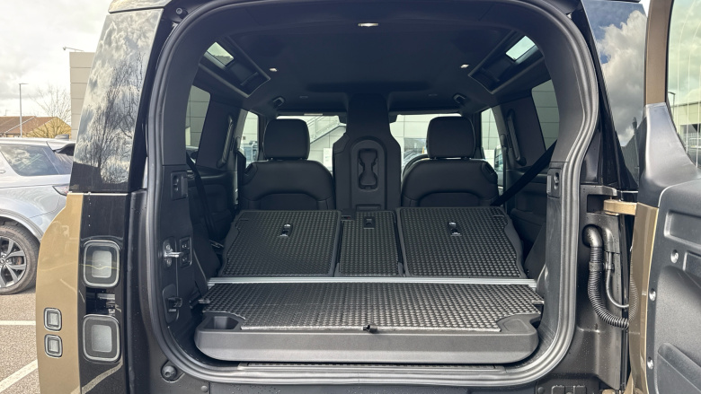 Land Rover Defender 3.0 D250 X-Dynamic SE 90 3dr Auto [6 Seat] Diesel Estate